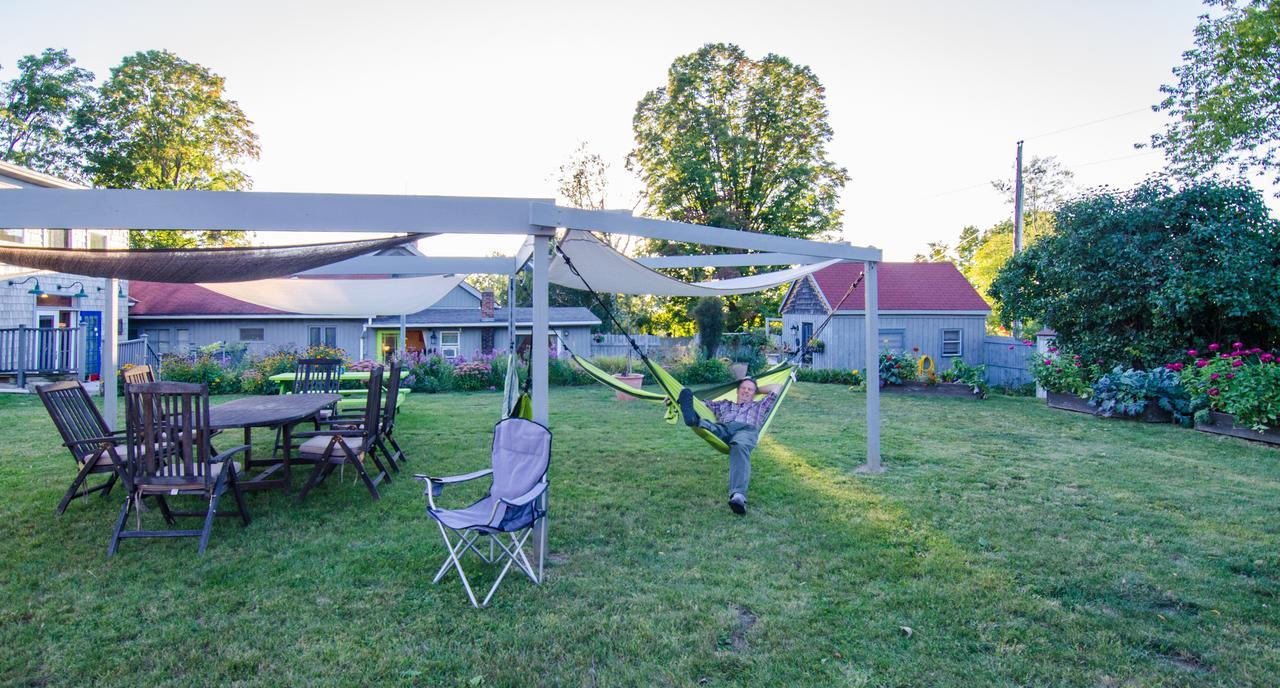 Inn At Charlotte B&B Burlington Buitenkant foto