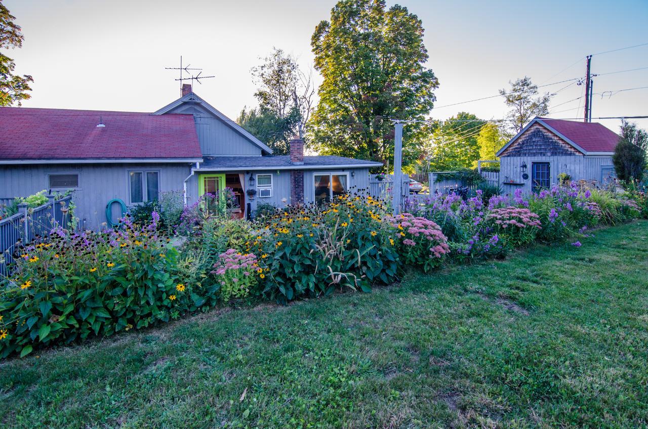 Inn At Charlotte B&B Burlington Buitenkant foto