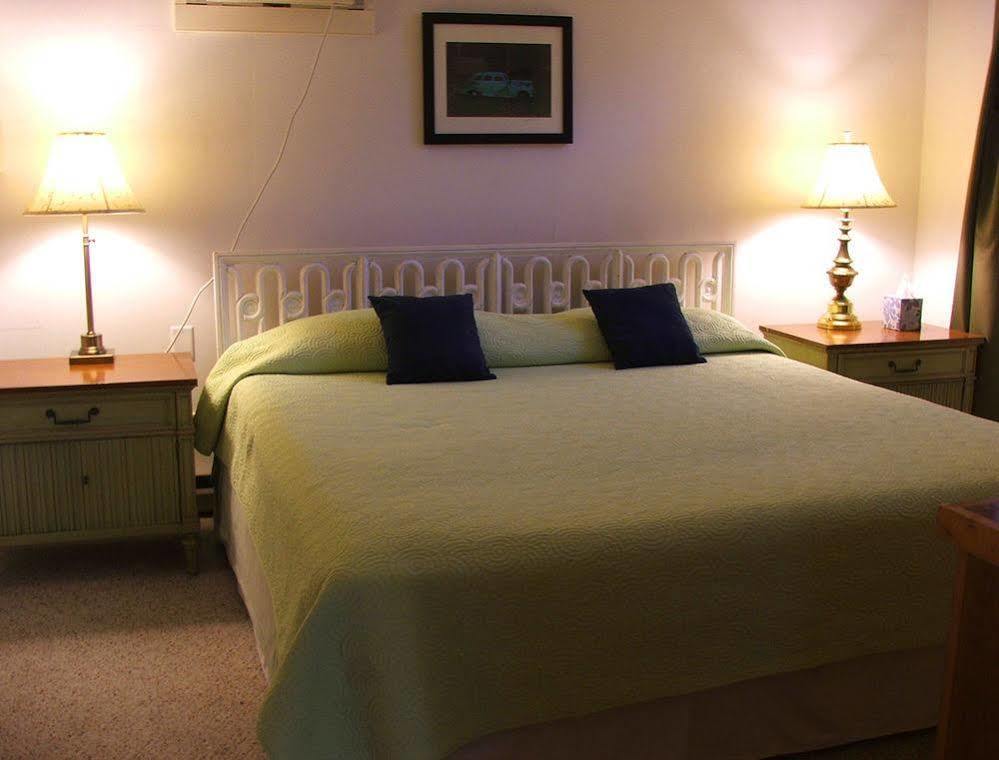 Inn At Charlotte B&B Burlington Buitenkant foto