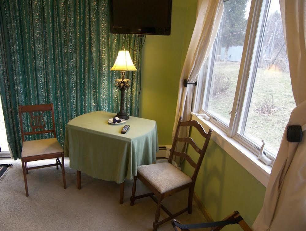 Inn At Charlotte B&B Burlington Buitenkant foto